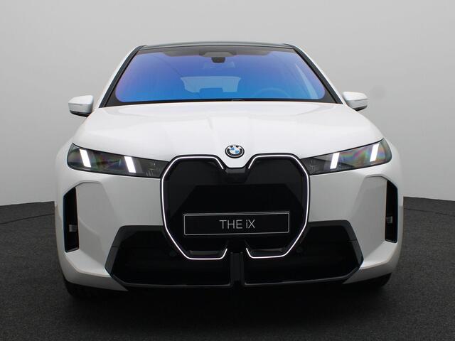 BMW iX xDrive45 M Sportpakket Pro | Innovation Pack | Sky Lounge