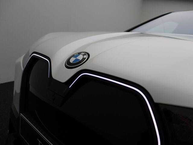 BMW iX xDrive45 M Sportpakket Pro | Innovation Pack | Sky Lounge