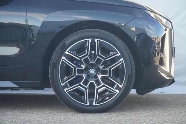 BMW iX xDrive45 | M Sportpakket | Panoramadak Sky Lounge | Luchtvering | Stoelventilatie | Harman Kardon | Driving Assistant Professional