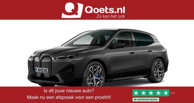 BMW iX xDrive40 High Executive 77 kWh Sportpakket - B&W - Trekhaak - Panoramadak - Driving Assistant Professional - Multifunctionele stoelen - Stoelventilatie - Soft Close - Parking Assistant Plus -