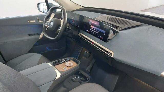 BMW iX xDrive40 Executive 77 kWh | 21" | Laserlight | Driving Assistant Professional | Harman Kardon | SoftClose | 12.000 km!!