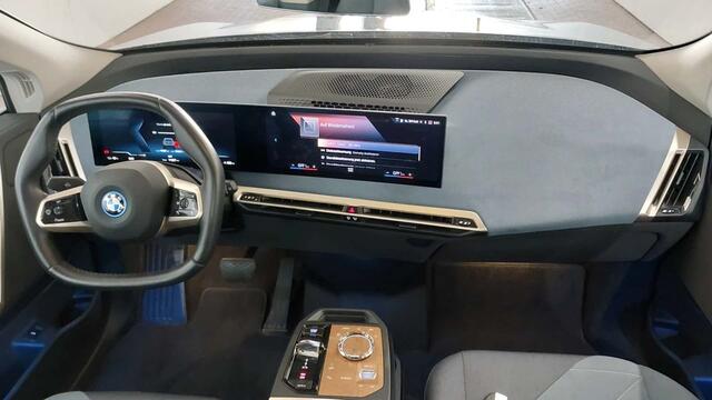 BMW iX xDrive40 Executive 77 kWh | 21" | Laserlight | Driving Assistant Professional | Harman Kardon | SoftClose | 12.000 km!!