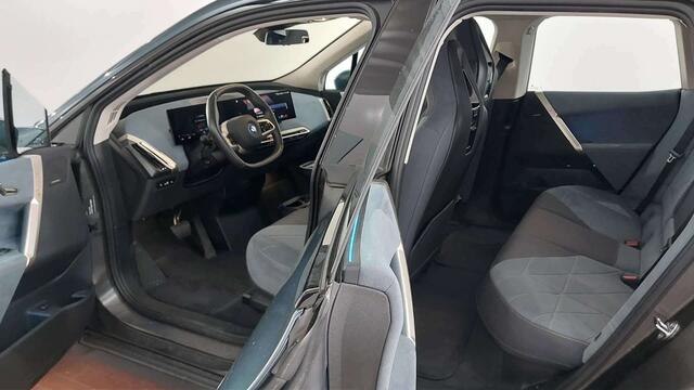 BMW iX xDrive40 Executive 77 kWh | 21" | Laserlight | Driving Assistant Professional | Harman Kardon | SoftClose | 12.000 km!!