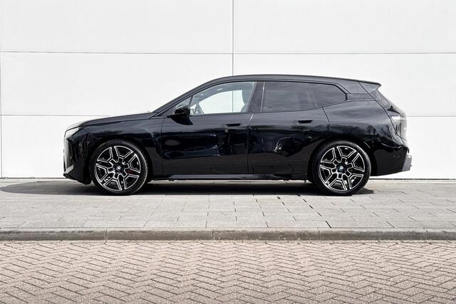 BMW iX xDrive60 112 kWh | M-Sport PRO | Innovation Pack | Integral Active Steering | Luchtvering |