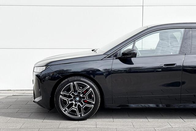 BMW iX xDrive60 112 kWh | M-Sport PRO | Innovation Pack | Integral Active Steering | Luchtvering |