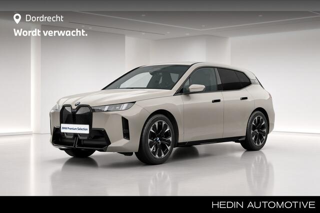 BMW iX xDrive45 101 kWh | 2026 | 21" | M Multifunctionele voorstoelen | Trekhaak | Driving Assistant Professional