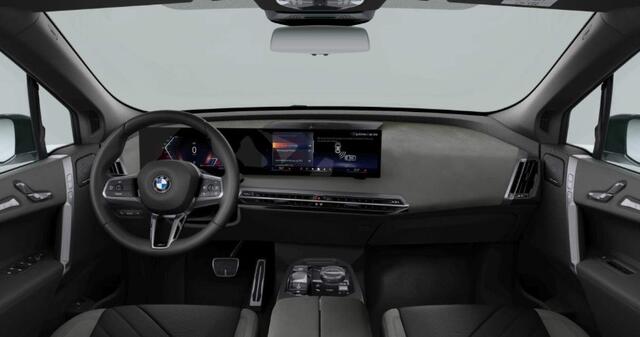 BMW iX xDrive45 101 kWh M Sport Pro - INNOVATION PACK - multifunctionele stoelen - Harman Kardon - Stuurwielrandverwarming - Elektrisch verwarmde voorstoelen - Getinte Ruiten -
