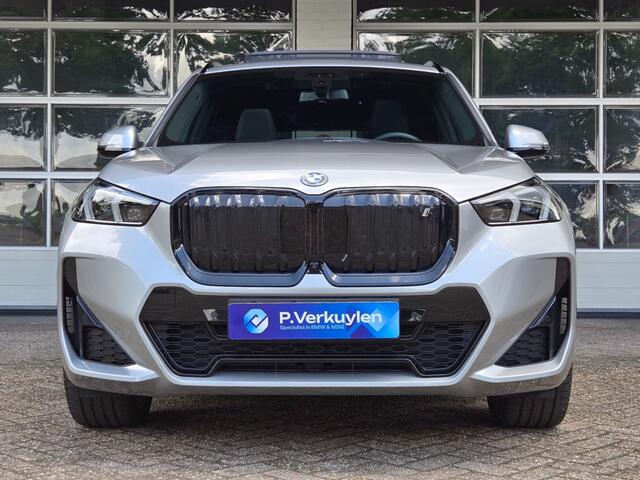 BMW iX1 XDRIVE30 LAUNCH ED. I M PAKKET I 20 INCH I PANORAMA I HARMAN en KARDON
