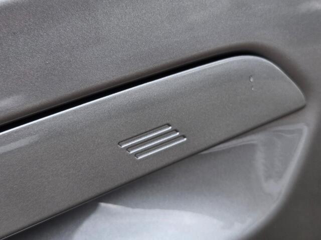 BMW iX1 XDRIVE30 LAUNCH ED. I M PAKKET I 20 INCH I PANORAMA I HARMAN en KARDON