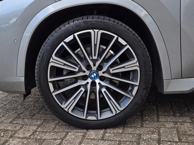 BMW iX1 XDRIVE30 LAUNCH ED. I M PAKKET I 20 INCH I PANORAMA I HARMAN en KARDON