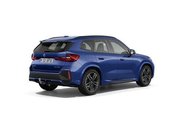 BMW iX1 eDrive20 67 kWh | 19 Inch | M-Sportpakket | Premium Pack | Panoramadak | Trekhaak