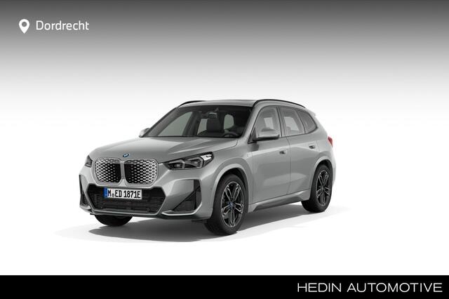 BMW iX1 eDrive20 67 kWh | 19 Inch | M-Sportpakket | Premium Pack | Panoramadak | Trekhaak