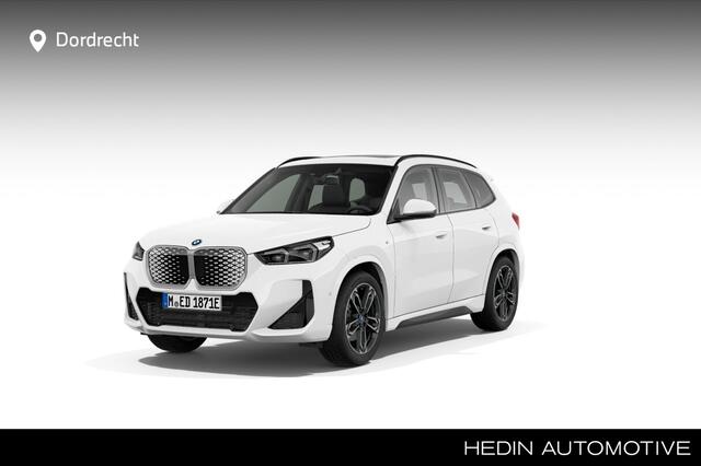 BMW iX1 eDrive20 67 kWh | 19 Inch | M-Sportpakket | Premium Pack | Panoramadak | Trekhaak