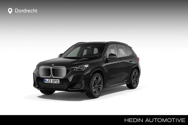BMW iX1 eDrive20 67 kWh | 19 Inch | M-Sportpakket | Premium Pack | Panoramadak | Trekhaak