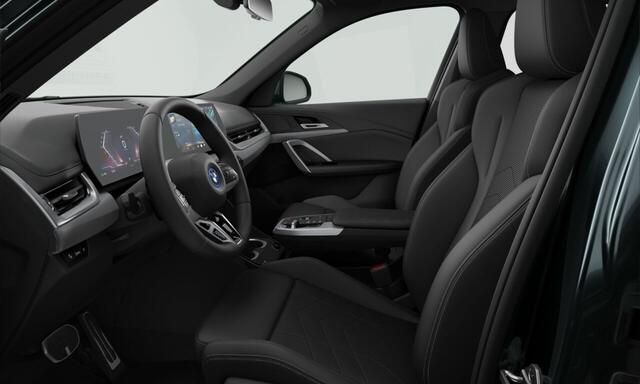 BMW iX1 eDrive20 67 kWh M Sport Edition | 19 Inch | M-Sportpakket | Premium Pack | Panoramadak | Trekhaak