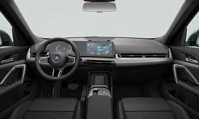 BMW iX1 eDrive20 67 kWh M Sport Edition | 19 Inch | M-Sportpakket | Premium Pack | Panoramadak | Trekhaak