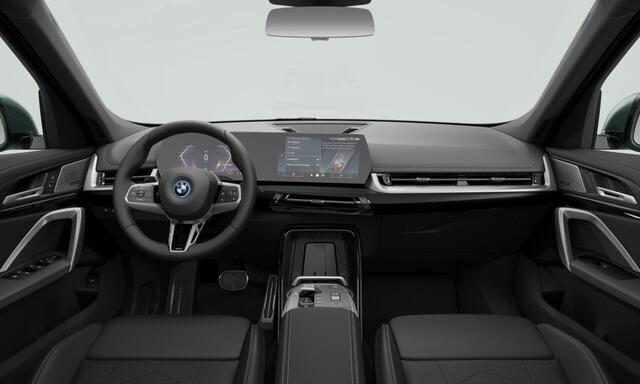 BMW iX1 eDrive20 67 kWh M Sport Edition | 20 Inch | M-Sportpakket Pro | Premium Pack | Panoramadak | Trekhaak