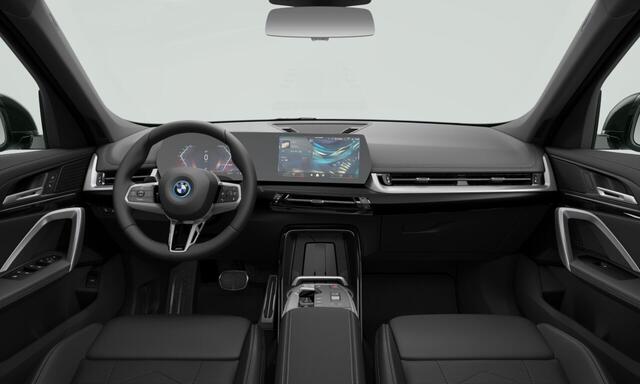 BMW iX1 eDrive20 67 kWh M Sport Edition | 20 Inch | M-Sportpakket Pro | Premium Pack | Panoramadak | Trekhaak