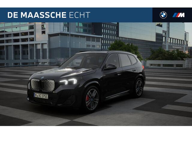 BMW iX1 eDrive20 M Sport / Achteruitrijcamera / Sportstoelen / Adaptieve LED / M Adaptief onderstel / Comfort Access / Stuurverwarming