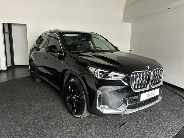 BMW iX1 xDrive30 Launch Edition 67 kWh Privacy Glass | Premium pakket | Comfort Pakket | Achteruitrijcamera | Winterset!
