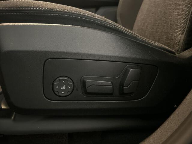 BMW iX1 xDrive30 Launch Edition 67 kWh Privacy Glass | Premium pakket | Comfort Pakket | Achteruitrijcamera | Winterset!