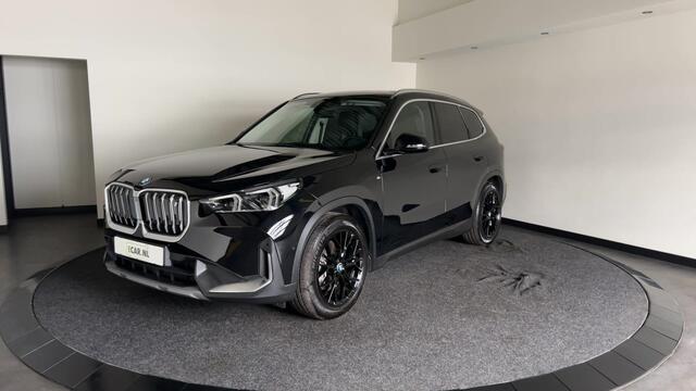 BMW iX1 xDrive30 Launch Edition 67 kWh Privacy Glass | Premium pakket | Comfort Pakket | Achteruitrijcamera | Winterset!