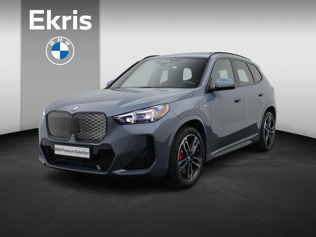 BMW iX1 eDrive20 M Sportpakket Pro | Premium Pack | Comfort Pack | Travel Pack | Stuurwiel Verwarmd | Panoramadak | Elektrisch Verstelbare Stoelen | Driving Assistant Plus | DAB | Harman Kardon | 19''