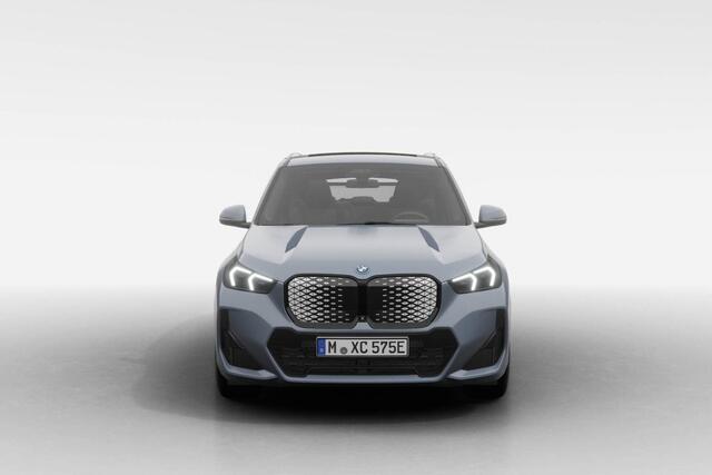 BMW iX1 eDrive20 M Sport Edition | M Sport Pro | Innovation Pack | Comfort Pack | Travel Pack | Showroomvoordeel