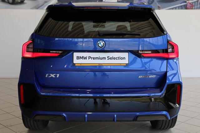 BMW iX1 eDrive20 M Sportpakket Pro | Travel & Premium Pack | Driving Assitant Plus