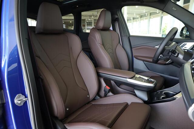BMW iX1 eDrive20 M Sportpakket Pro | Travel & Premium Pack | Driving Assitant Plus