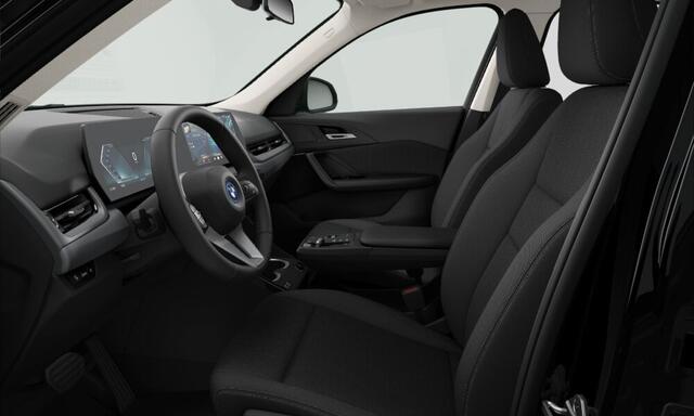 BMW iX1 eDrive20 67 kWh | Camera | Stoelverwarming |