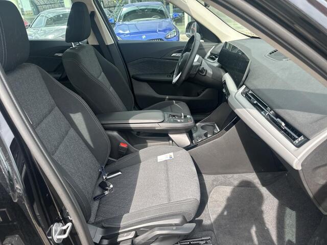 BMW iX1 eDrive20 67 kWh | Camera | Stoelverwarming |