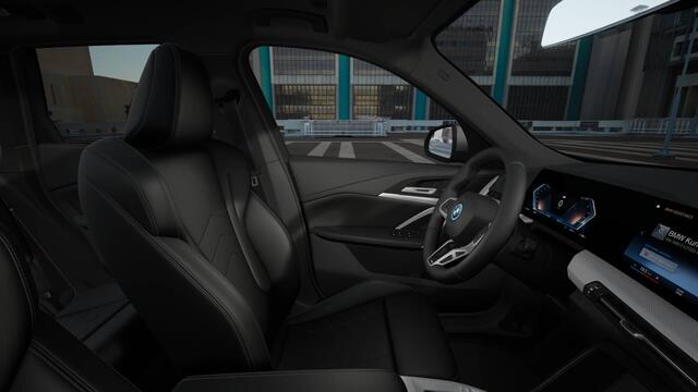 BMW iX1 eDrive20 M Sport / Panoramadak / Achteruitrijcamera / Sportstoelen / M Adaptief onderstel / Comfort Access / Adaptieve LED