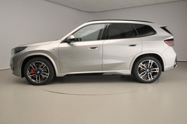 BMW iX1 eDrive20 M-Sportpakket Pro / Driving assistant plus / Premium Pack / Comfort Pack / Travel Pack / Alu wielen 19 inch
