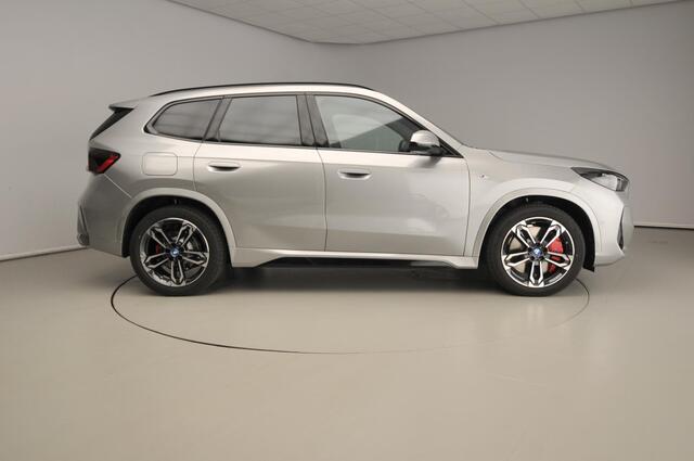 BMW iX1 eDrive20 M-Sportpakket Pro / Driving assistant plus / Premium Pack / Comfort Pack / Travel Pack / Alu wielen 19 inch