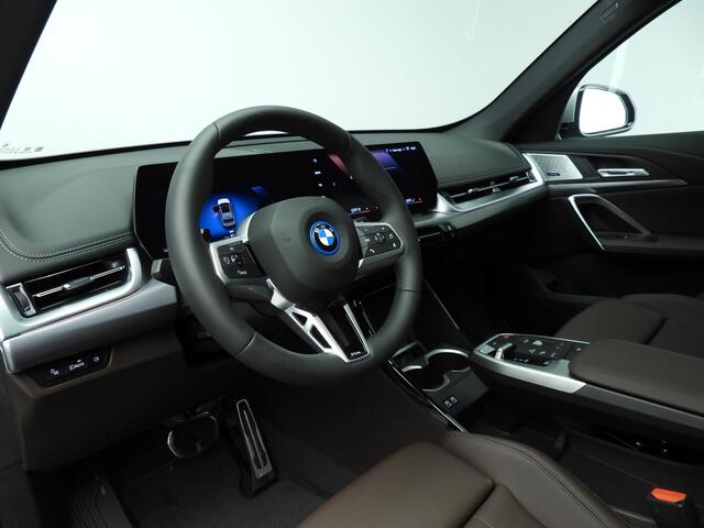 BMW iX1 eDrive20 M-Sportpakket Pro / Driving assistant plus / Premium Pack / Comfort Pack / Travel Pack / Alu wielen 19 inch