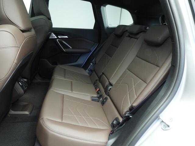 BMW iX1 eDrive20 M-Sportpakket Pro / Driving assistant plus / Premium Pack / Comfort Pack / Travel Pack / Alu wielen 19 inch