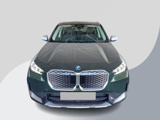 BMW iX1 eDrive20 67 kWh 204pk | X-Line | Travel Pack | Innovation Pack | Adaptieve cruise controle | HiFi System Harman Kardon | Panoramadak | Head up Display