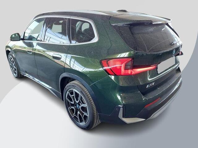 BMW iX1 eDrive20 67 kWh 204pk | X-Line | Travel Pack | Innovation Pack | Adaptieve cruise controle | HiFi System Harman Kardon | Panoramadak | Head up Display