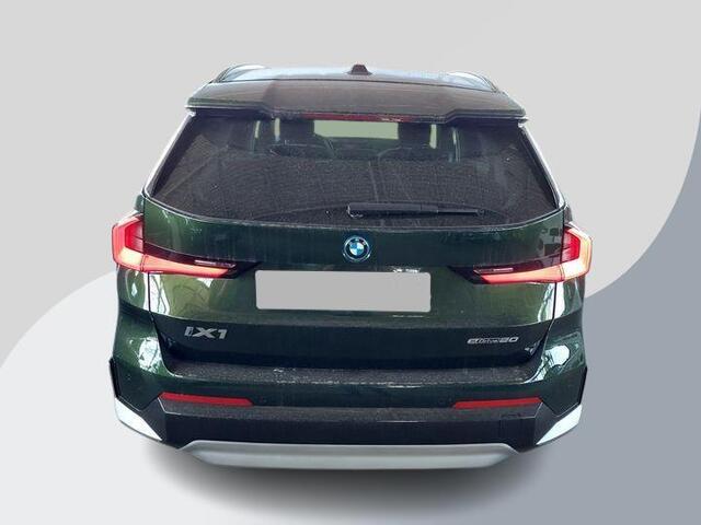 BMW iX1 eDrive20 67 kWh 204pk | X-Line | Travel Pack | Innovation Pack | Adaptieve cruise controle | HiFi System Harman Kardon | Panoramadak | Head up Display