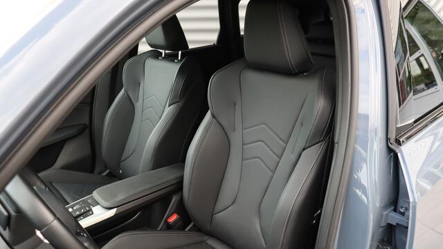 BMW iX1 xDrive30 M-Sport | Harman/Kardon | Trekhaak | Head-up | Comfort Access | Parking Assistant Plus | Leder
