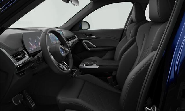 BMW iX1 eDrive20 67 kWh M-Sport | 19" | Panorama | Trekhaak | Premium Pack