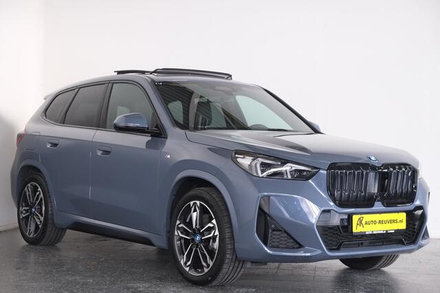 BMW iX1 xDrive30 High Executive M-Sport 67 kWh / Opendak / Leder / Adaptive Cruise / Harman Kardon / Carplay