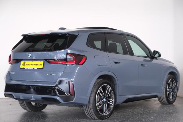 BMW iX1 xDrive30 High Executive M-Sport 67 kWh / Opendak / Leder / Adaptive Cruise / Harman Kardon / Carplay