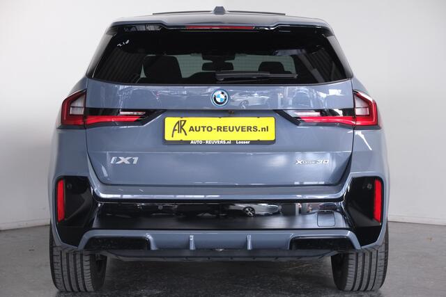 BMW iX1 xDrive30 High Executive M-Sport 67 kWh / Opendak / Leder / Adaptive Cruise / Harman Kardon / Carplay