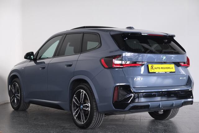 BMW iX1 xDrive30 High Executive M-Sport 67 kWh / Opendak / Leder / Adaptive Cruise / Harman Kardon / Carplay