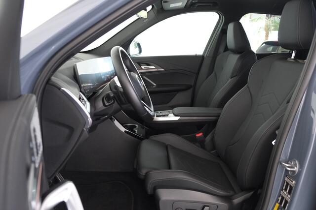 BMW iX1 xDrive30 High Executive M-Sport 67 kWh / Opendak / Leder / Adaptive Cruise / Harman Kardon / Carplay