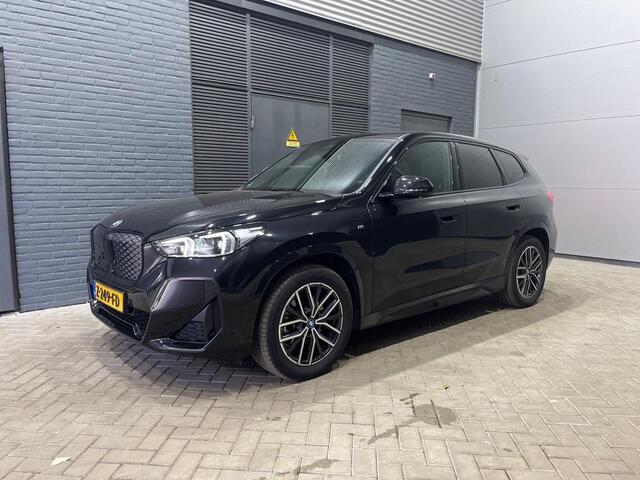 BMW iX1 xDrive30 67 kWh | M-Sport | Panoramadak | Trekhaak | Harman/Kardon | Camera