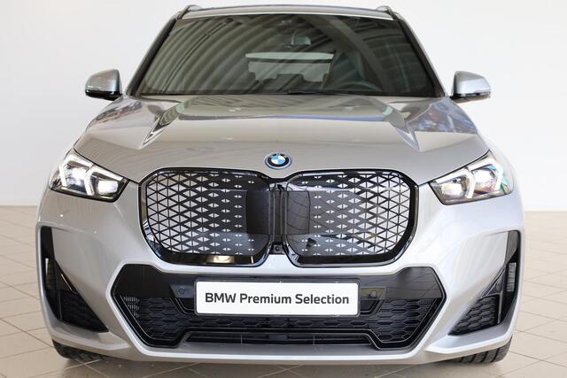 BMW iX1 eDrive20 M Sportpakket Pro | Head-Up Display | Panoramadak | Elektr. Trekhaak