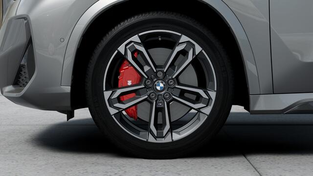 BMW iX1 eDrive20 High Executive M Sport Automaat / Panoramadak / Trekhaak / Sportstoelen / M Adaptief onderstel / Comfort Access / Adaptieve LED / Head-Up / Harman-Kardon